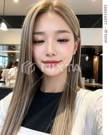 美容室に来た綺麗な女性 128933985