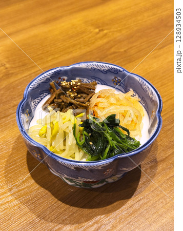 ナムル盛り合わせ（縦） 128934503