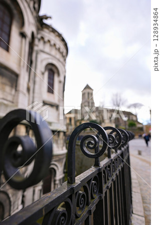 Montmartre street railing and Sacre Coeur view Paris Montmartre street railing and Sacre Coeur view Paris 128934864