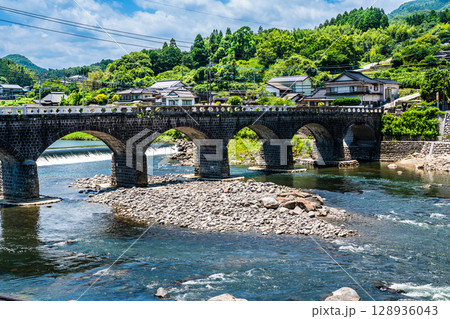 新緑の耶馬渓橋【大分県中津市本耶馬渓】 128936043