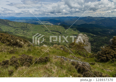 ニュージーランド ホークス・ベイのトゥティラにあるベル・ロック・ループ・トラックから見える風景 ニュージーランド ホークス・ベイのトゥティラにあるベル・ロック・ループ・トラックから見える風景 128937370