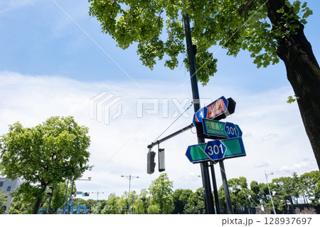 祝田橋交差点の風景 128937697