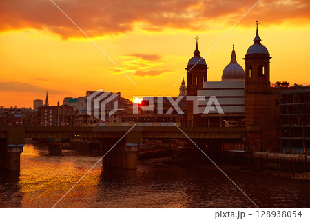 London sunset at Thames with St Paul Pauls London sunset at Thames with St Paul Pauls 128938054
