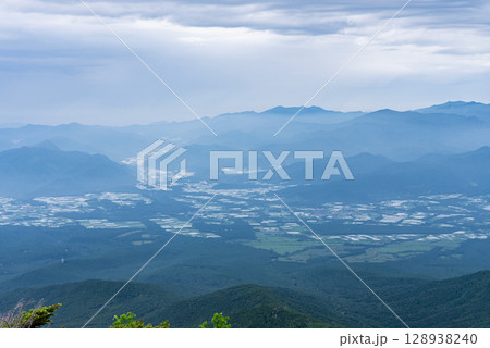 八ヶ岳から見た山梨県の水田です。 八ヶ岳から見た山梨県の水田です。 128938240
