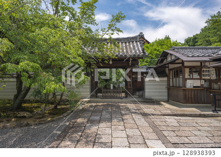 京都 広隆寺中門 128938393