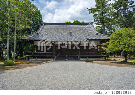 京都 広隆寺 薬師堂の風景 128938918