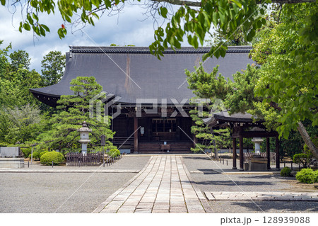 京都 広隆寺 上宮王院太子殿の風景 128939088