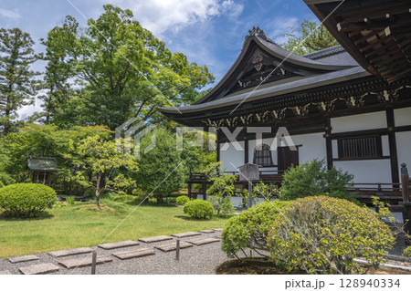 京都 広隆寺 上宮王院太子殿と弁天社 128940334