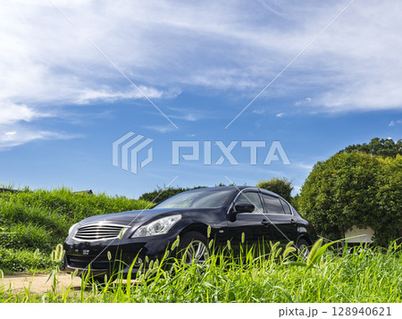 夏空の下でドライブ旅へ 128940621