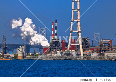 【香川県】晴天の四国電力坂出発電所（火力発電所）　　　　　　 128941501