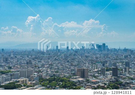 夏の名古屋市街地、東山スカイタワーからの眺め〈愛知県名古屋市〉 128941811