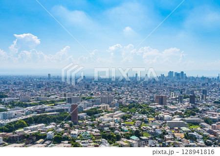夏の名古屋市街地、東山スカイタワーからの眺め〈愛知県名古屋市〉 夏の名古屋市街地、東山スカイタワーからの眺め〈愛知県名古屋市〉 128941816