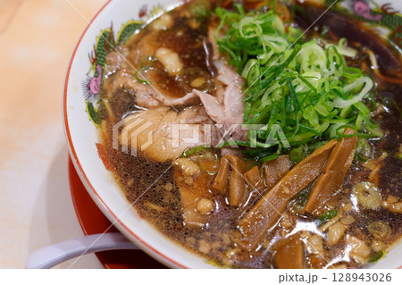 伍福軒の背脂黒醤油ラーメン 128943026