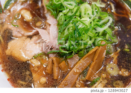 伍福軒の背脂黒醤油ラーメン 128943027