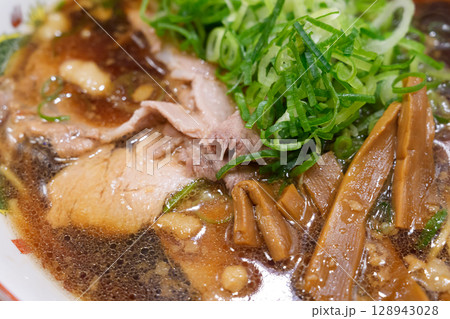 伍福軒の背脂黒醤油ラーメン 128943028