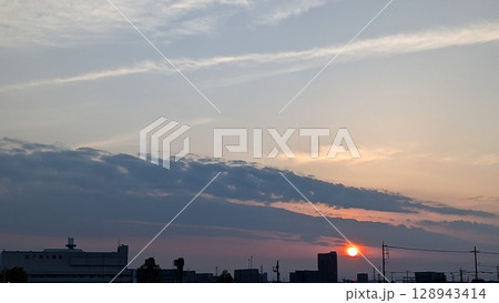 夕焼け 夕焼け 128943414
