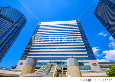 日本の東京都市景観 品川駅やオフィスビル群などを望む＝令和7年7月26日 128943717