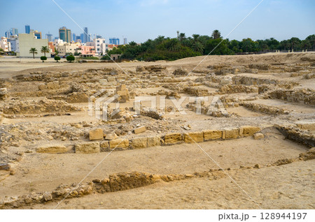 Ruins of Qal'at al-Bahrain UNESCO World Heritage Site in Manama, Bahrain 128944197