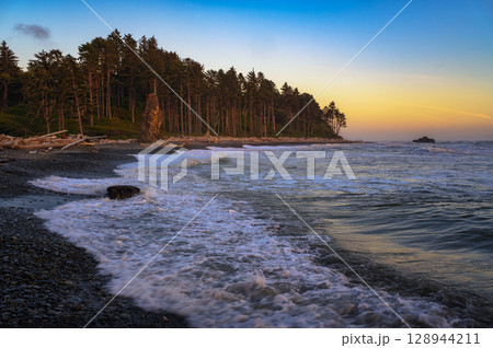 Sunset Waves and Sea Stack at Ruby Beach, Washington State 128944211