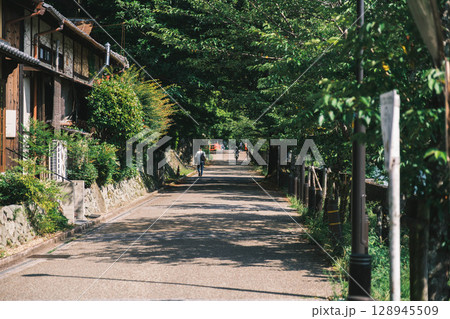 [宇治上神社／宇治神社]自然豊かな道 128945509
