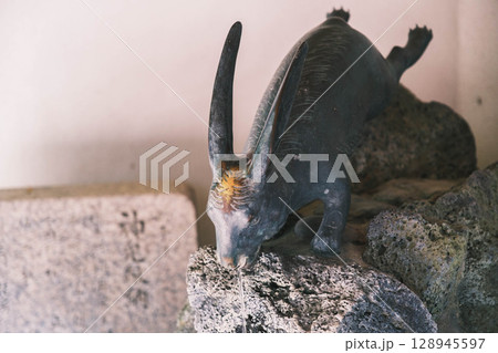 [宇治上神社／宇治神社]うさぎの銅像 128945597