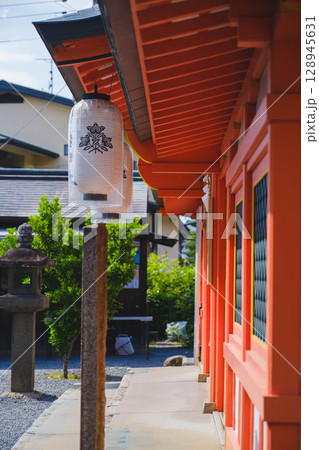 [宇治上神社／宇治神社]京都　朱色の外観 128945631