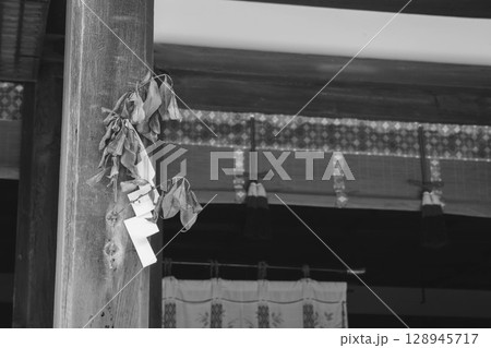 [宇治上神社／宇治神社]京都　世界文化遺産のモノクロの世界 128945717