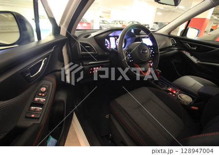 2023年 スバルフォレスター スポーツ SUV 米国仕様 車両販売素材 128947004