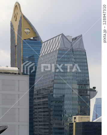 バンコク中心部の高層ビル群 / Bangkok, Thailand 128947310