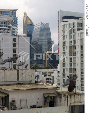バンコク中心部のビル群 / Bangkok, Thailand バンコク中心部のビル群 / Bangkok, Thailand 128947312