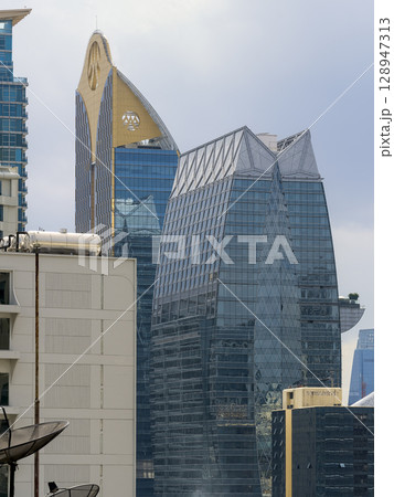 バンコク中心部の高層ビル群 / Bangkok, Thailand バンコク中心部の高層ビル群 / Bangkok, Thailand 128947313
