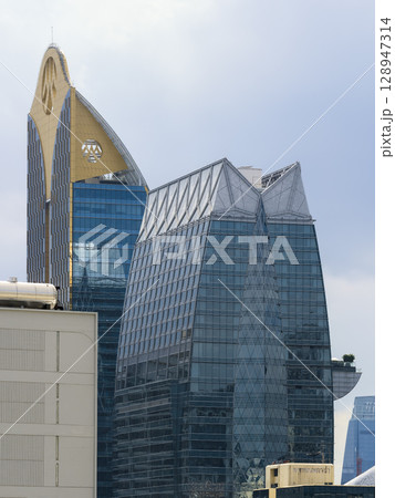 バンコク中心部の高層ビル群 / Bangkok, Thailand 128947314