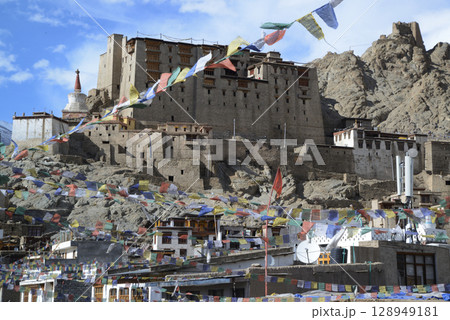 Leh Plaza is located in the heart of Leh city. It is the commercial area and the center of Leh city. There are many shops, restaurants and hotels in this area and the Leh Palace is clearly visible. 128949181