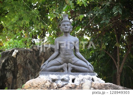 Statue of a hermit performing a massage therapy pose at Wat Phra Chetuphon Wimon Mangkhalaram or Wat Pho. This place is most famous for Thai massage. Located at Bangkok capital city in Thailand. Statue of a hermit performing a massage therapy pose at Wat Phra Chetuphon Wimon Mangkhalaram or Wat Pho. This place is most famous for Thai massage. Located at Bangkok capital city in Thailand. 128949303
