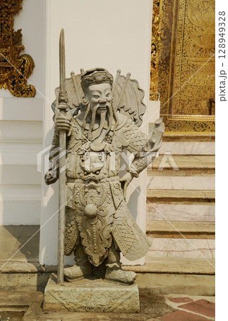 Chinese guardian statue at the gate of Wat Pho Which is one of the largest and oldest temples in Bangkok and is popular with both Thai and foreign tourists. 128949328
