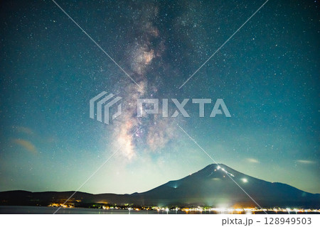 富士山と天の川 富士山と天の川 128949503