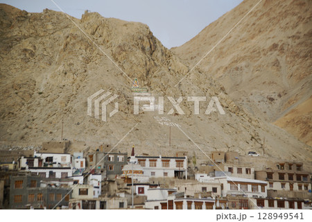 Scenic view of Leh city and Leh Plaza is located in the heart of Leh city. It is the commercial area and the center of Leh city. There are many shops, restaurants and hotels in this area. 128949541