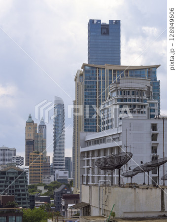 タイ・バンコク中心部の高層ビル群 / Bangkok, Thailand タイ・バンコク中心部の高層ビル群 / Bangkok, Thailand 128949606