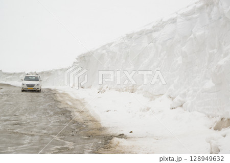 Car on the road at Khardung La. This pass is located in the Ladakh mountains north of Leh and connects the Indus and Shyok river valleys and is the highest motorable road in the world. Car on the road at Khardung La. This pass is located in the Ladakh mountains north of Leh and connects the Indus and Shyok river valleys and is the highest motorable road in the world. 128949632