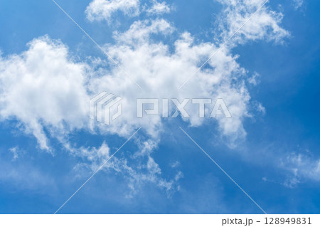 6月の空 昼の青空に白い雲06 6月の空 昼の青空に白い雲06 128949831