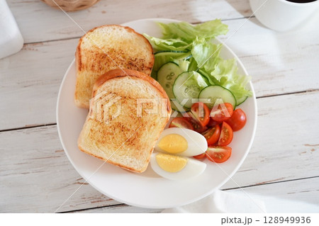 パン パン 128949936