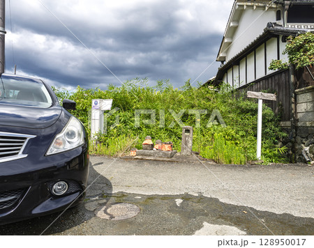 旅の途中で出会った道ばたのお地蔵さま 旅の途中で出会った道ばたのお地蔵さま 128950017