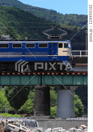 EF65風塗装に復活した大井川鉄道E31形機関車牽引のブルートレイン急行_2025/7/20撮影 EF65風塗装に復活した大井川鉄道E31形機関車牽引のブルートレイン急行_2025/7/20撮影 128950182
