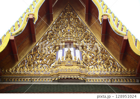 Thai art of gable on the roof of Wat Pho church.This temple is important and large, with many Buddhists and tourists coming to visit. Located at Bangkok city in Thailand. Thai art of gable on the roof of Wat Pho church.This temple is important and large, with many Buddhists and tourists coming to visit. Located at Bangkok city in Thailand. 128951024