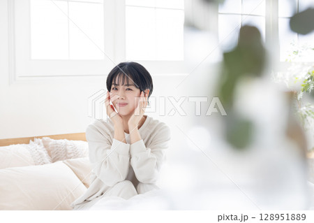 女性 起床 女性 起床 128951889