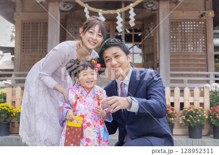 家族　七五三イメージ 128952311