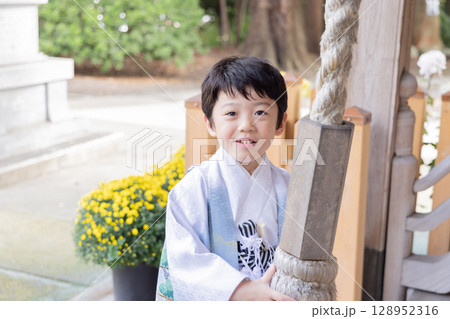 七五三　参拝 128952316