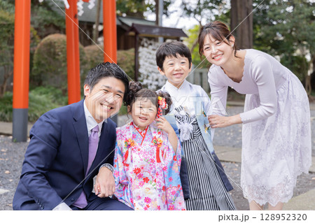 七五三　ポートレート 128952320