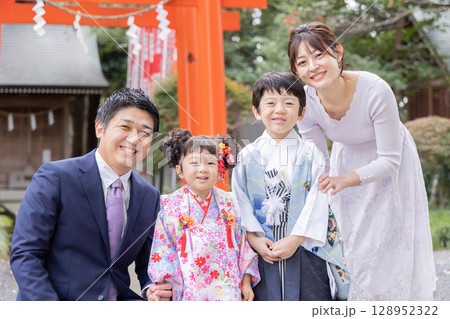 七五三　ポートレート 128952322