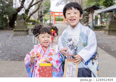 七五三の兄妹 七五三の兄妹 128952404